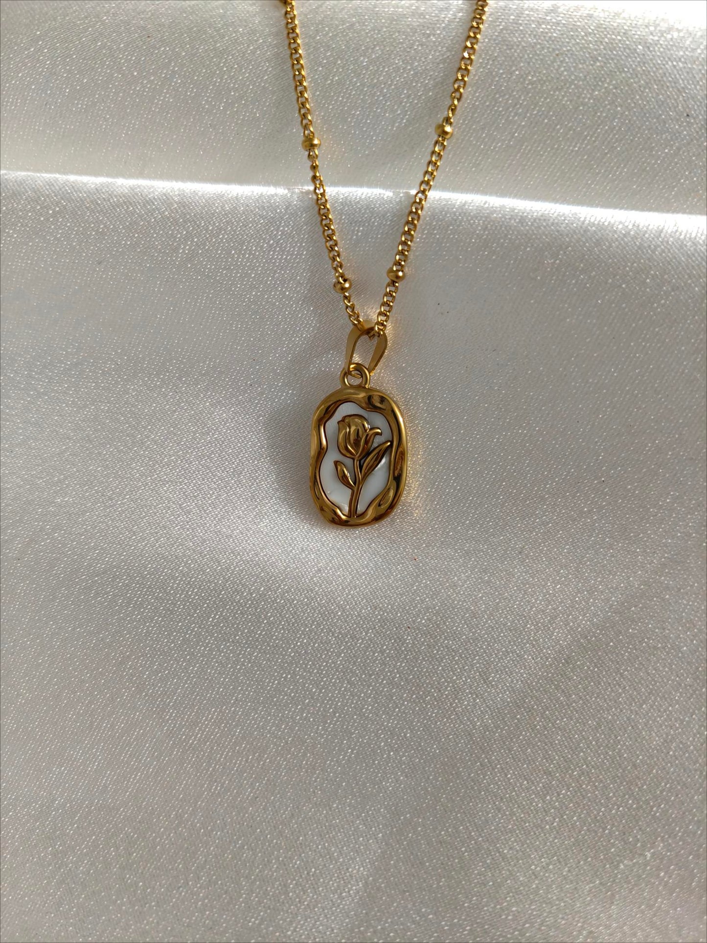 BELLE NECKLACE