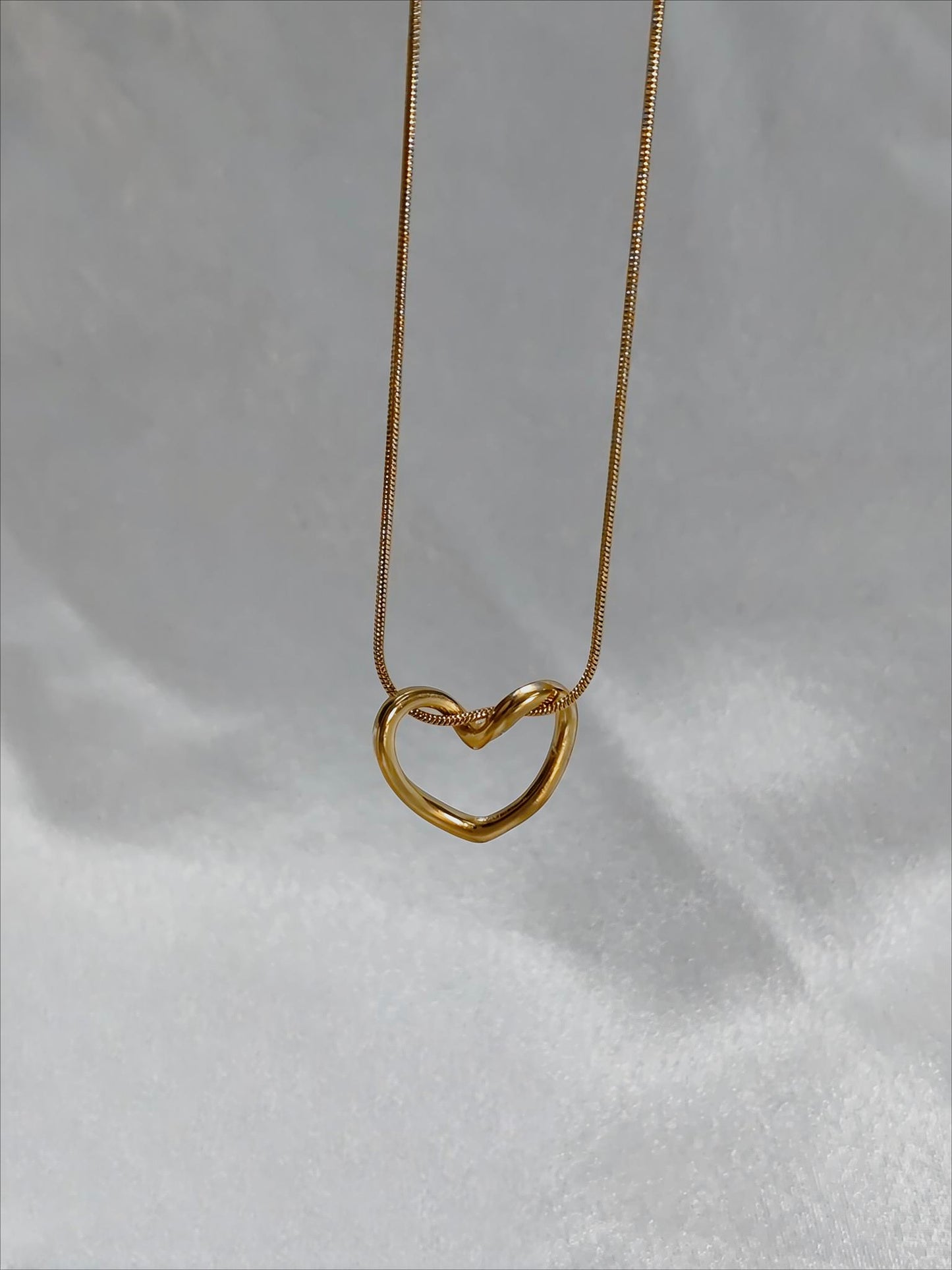 GOLDEN HEART NECKLACE