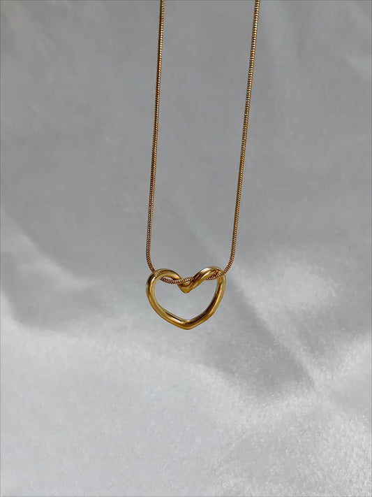 GOLDEN HEART NECKLACE
