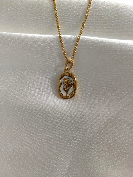 BELLE NECKLACE