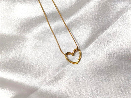 GOLDEN HEART NECKLACE