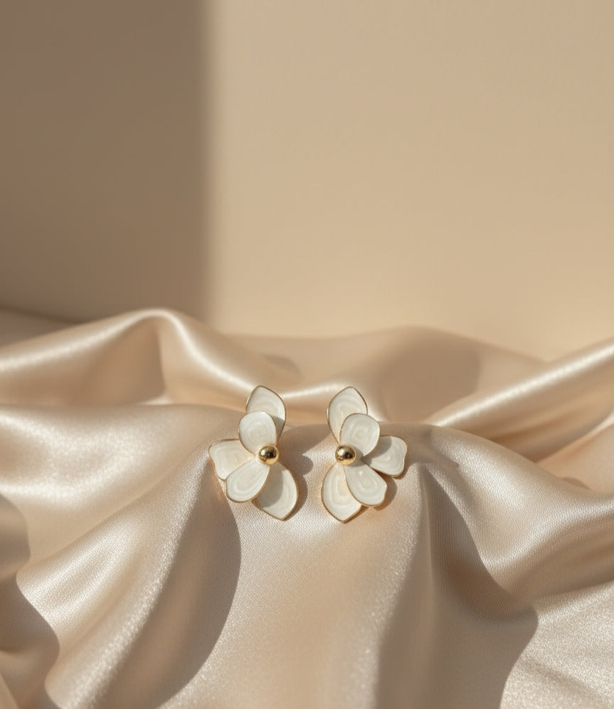 SOFT BLOOM EARRINGS